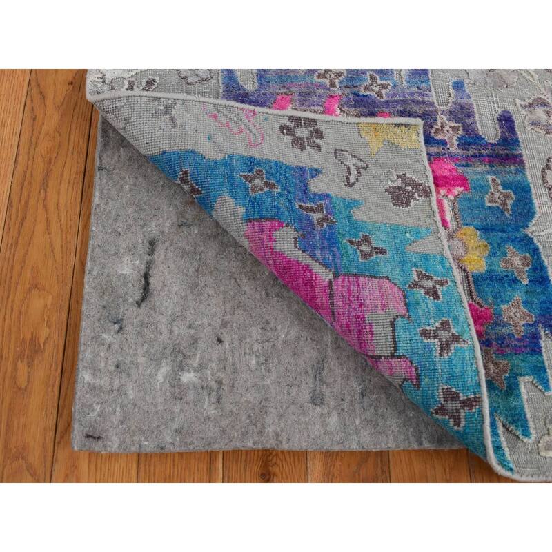 Shahbanu Rugs Gainsboro Gray Colorful Oushak Design Sari Silk with